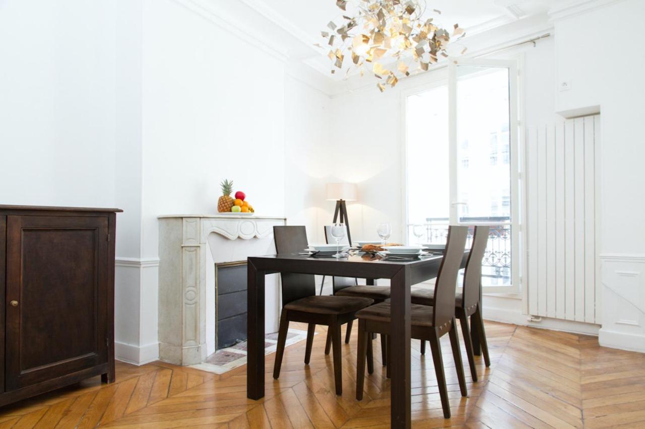 Rue Saint Honore - Louvre Parijs