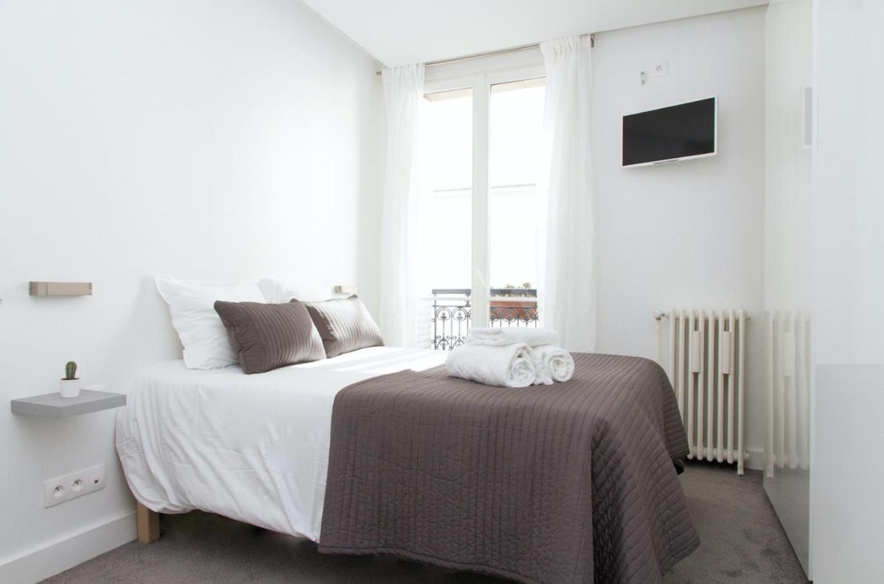 Rue Saint Honore - Louvre Parijs